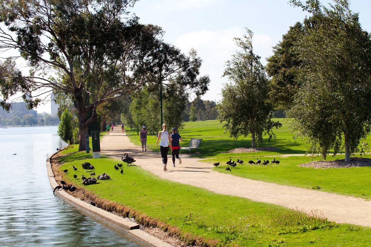 Tyrian Albert Park Lake Melbourne Exterior photo